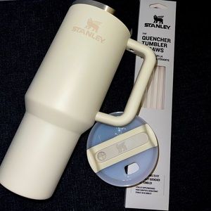 Stanley 40 Oz cream Tumbler & 3 brand new straws